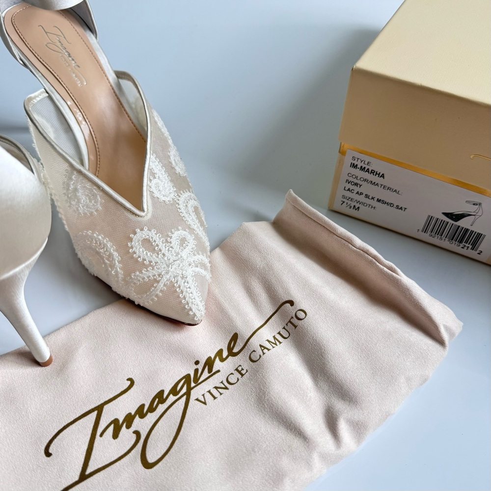 VINCE CAMUTO Imagine Marha Ankle Strap Stiletto Lace Pumps Ivory White 7.5 NIB